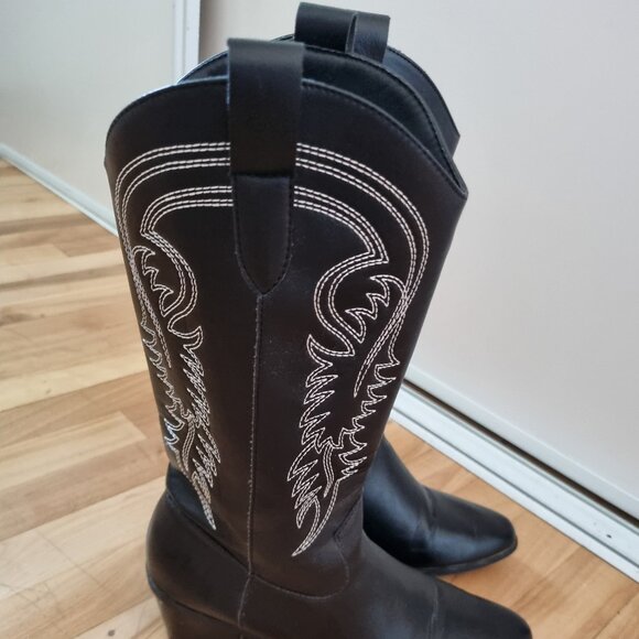 Black cowboy boots with white stitching - Picture 6 of 8